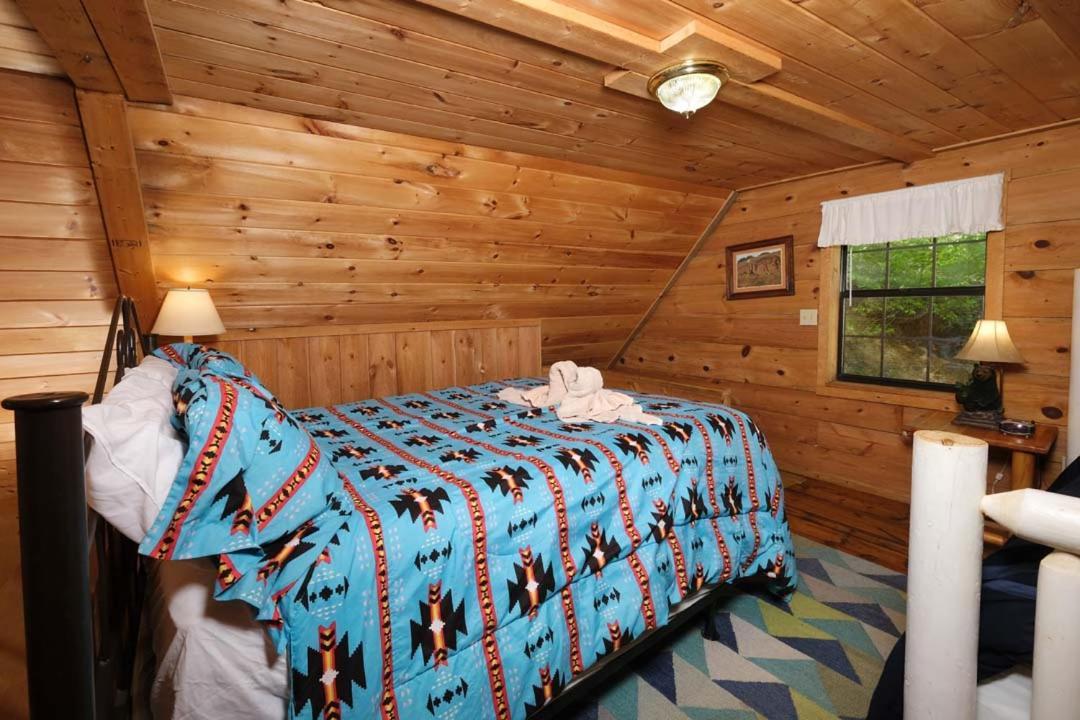 Holiday home Spacious Creekside 6br Fire Pit Hot Tub Free Attraction Tickets *