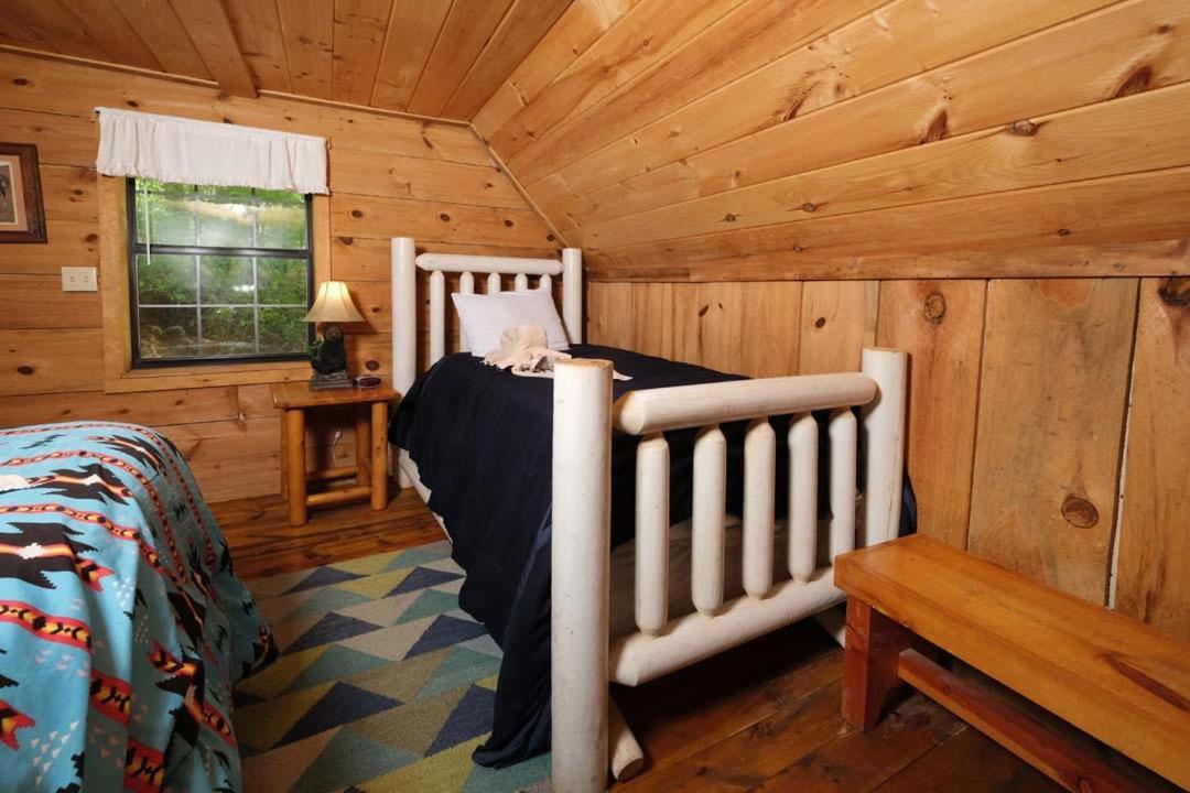 Holiday home Spacious Creekside 6br Fire Pit Hot Tub Free Attraction Tickets Pigeon Forge