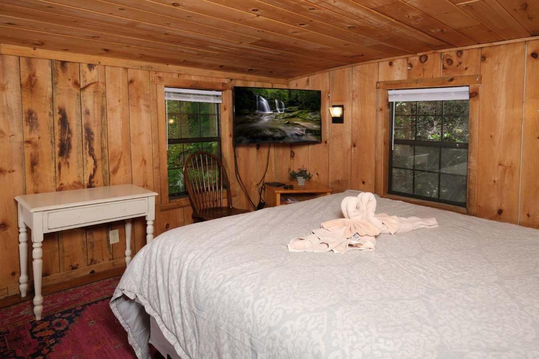 Holiday home Spacious Creekside 6br Fire Pit Hot Tub Free Attraction Tickets