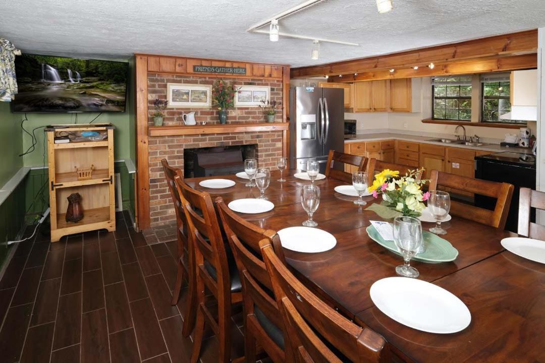 Holiday home Spacious Creekside 6br Fire Pit Hot Tub Free Attraction Tickets *