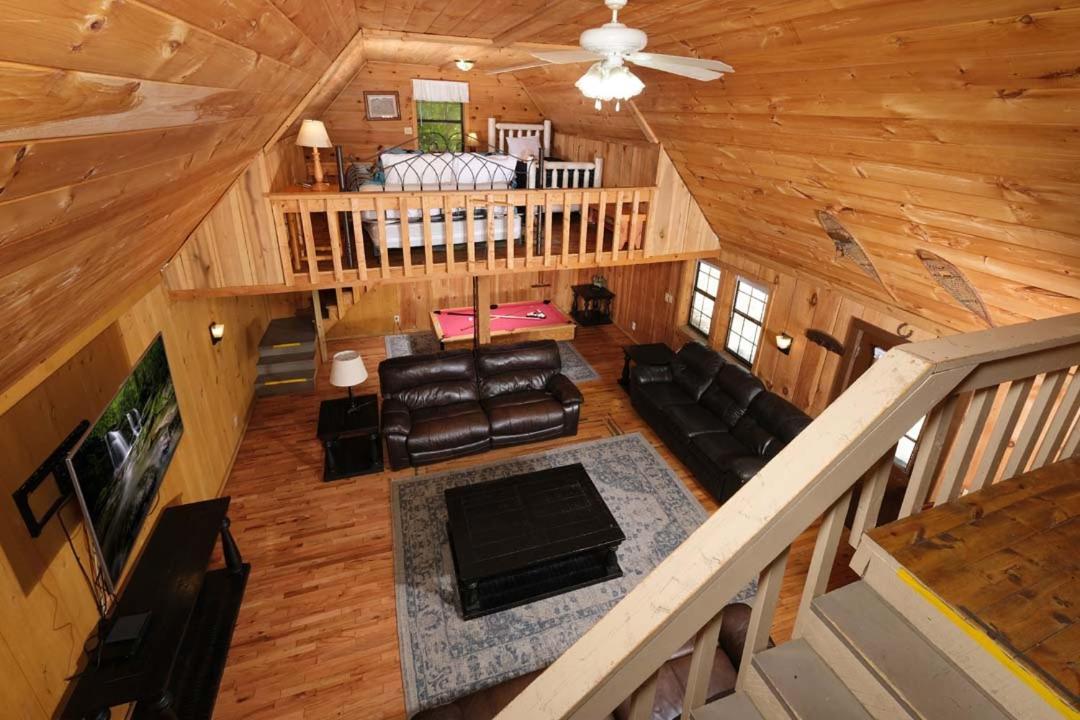 Holiday home Spacious Creekside 6br Fire Pit Hot Tub Free Attraction Tickets Pigeon Forge