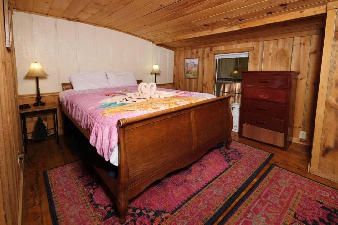 Holiday home Spacious Creekside 6br Fire Pit Hot Tub Free Attraction Tickets