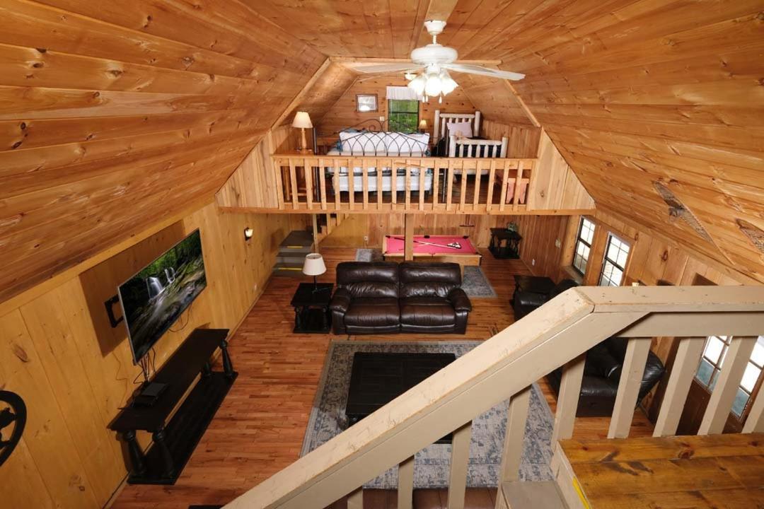 Spacious Creekside 6br Fire Pit Hot Tub Free Attraction Tickets