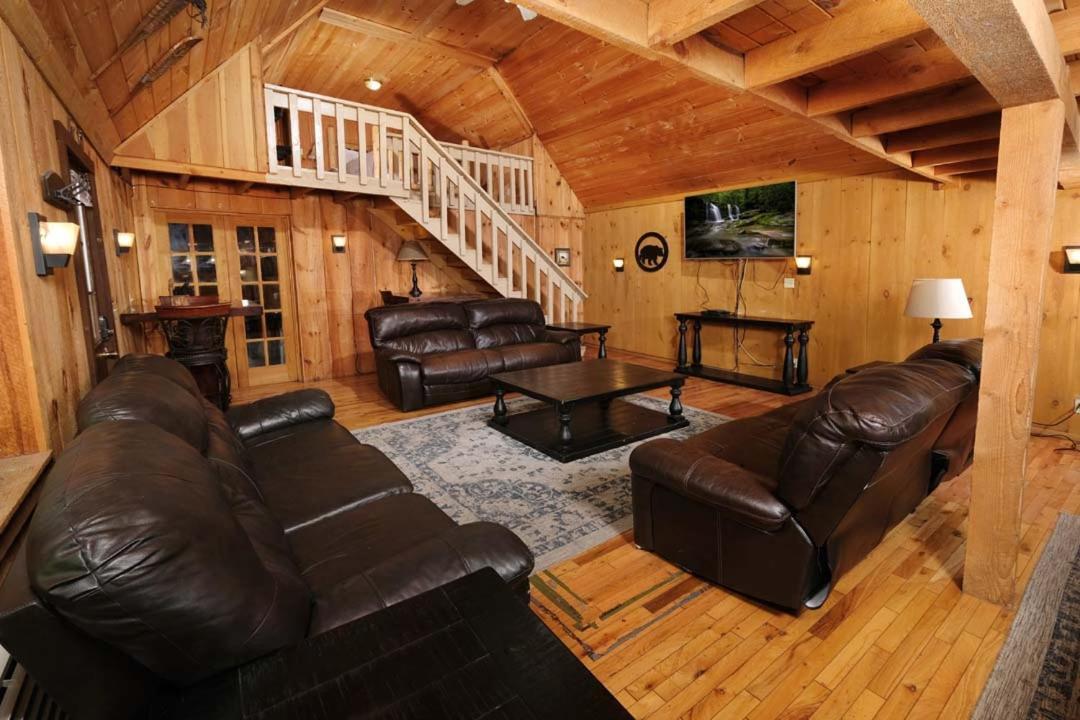Holiday home Spacious Creekside 6br Fire Pit Hot Tub Free Attraction Tickets *