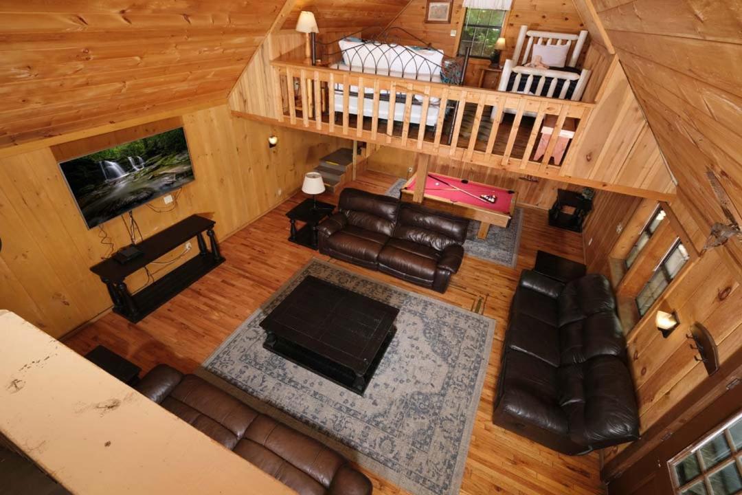 Spacious Creekside 6br Fire Pit Hot Tub Free Attraction Tickets Pigeon Forge
