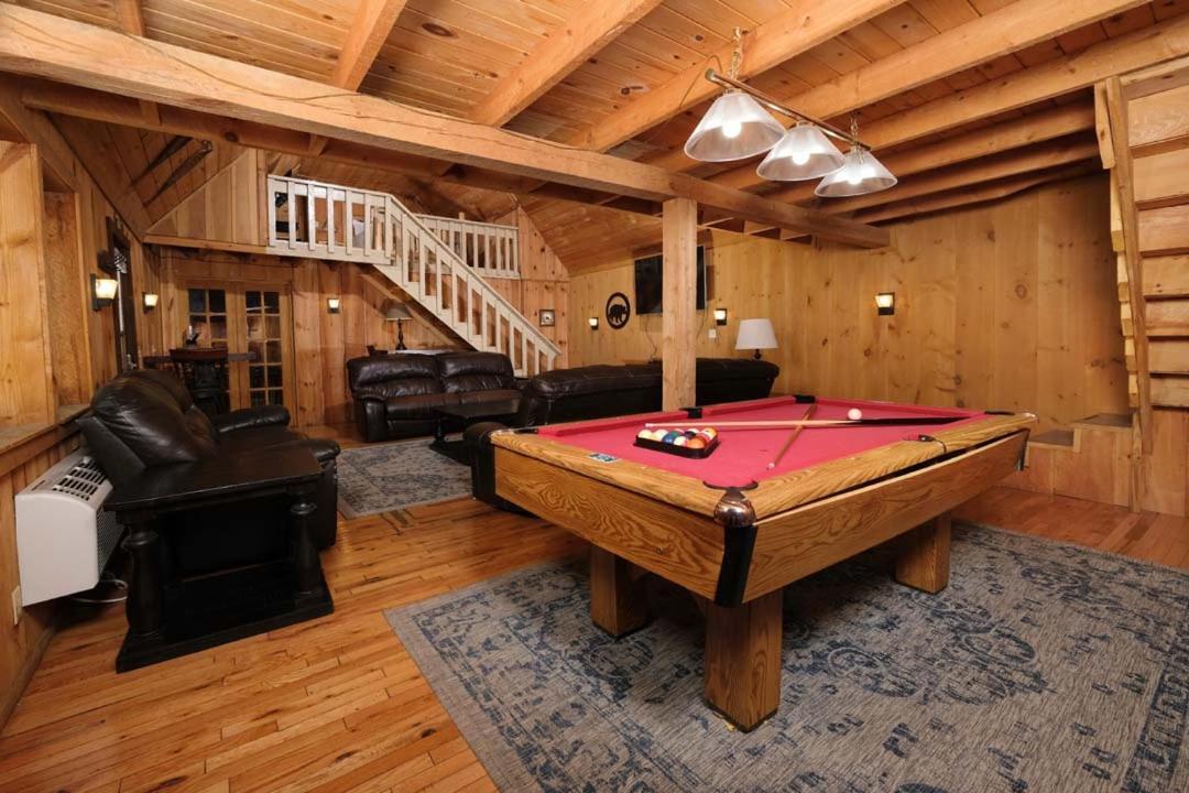 Spacious Creekside 6br Fire Pit Hot Tub Free Attraction Tickets * Pigeon Forge
