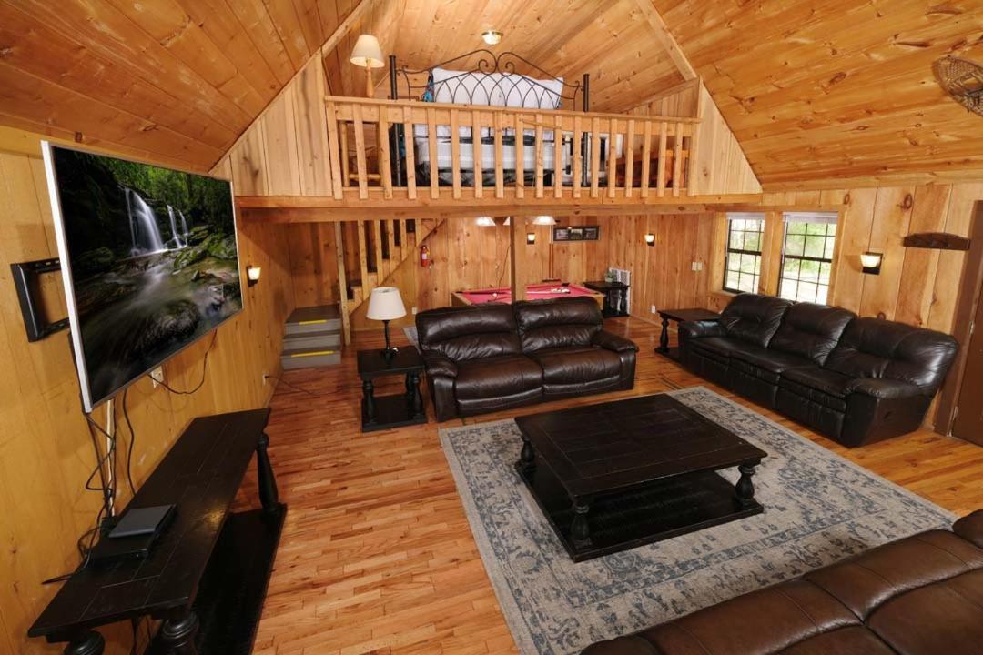 Holiday home Spacious Creekside 6br Fire Pit Hot Tub Free Attraction Tickets *