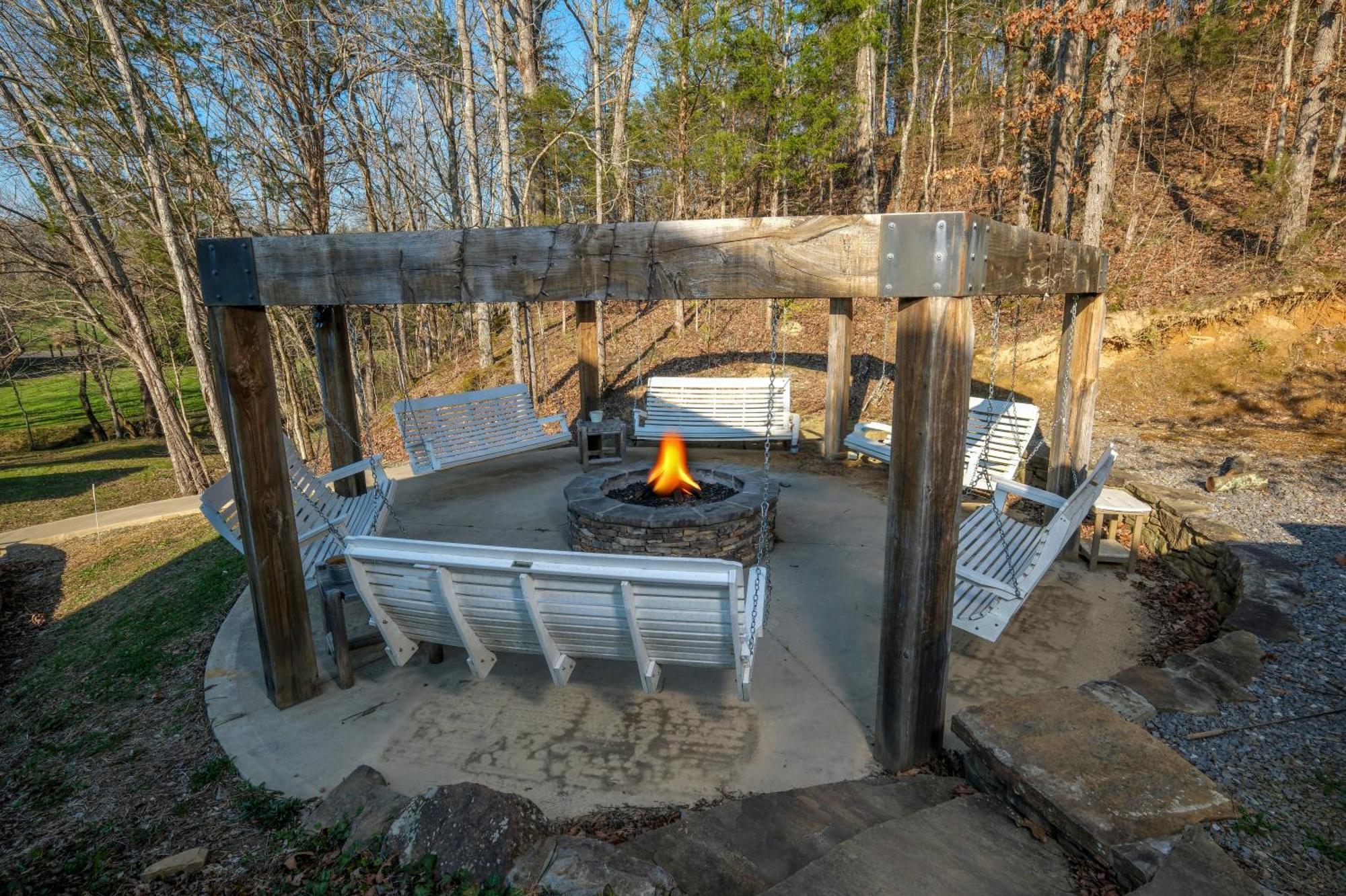 Holiday home 7br Sleeps 34 Outdoor Pool Fire Pit Secluded Free Attraction Tickets