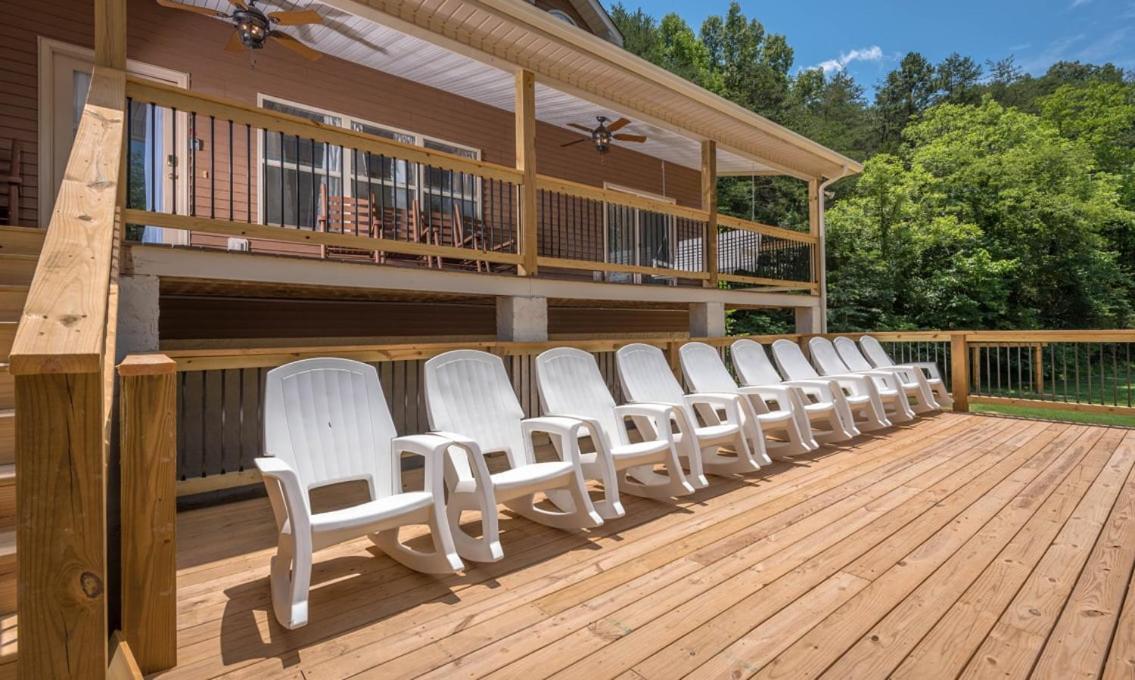 Holiday home 7br Sleeps 34 Outdoor Pool Fire Pit Secluded Free Attraction Tickets *