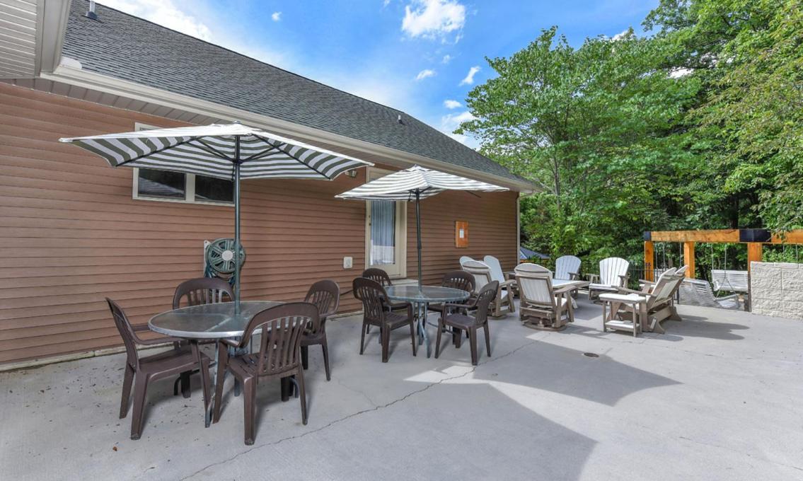 7br Sleeps 34 Outdoor Pool Fire Pit Secluded Free Attraction Tickets *