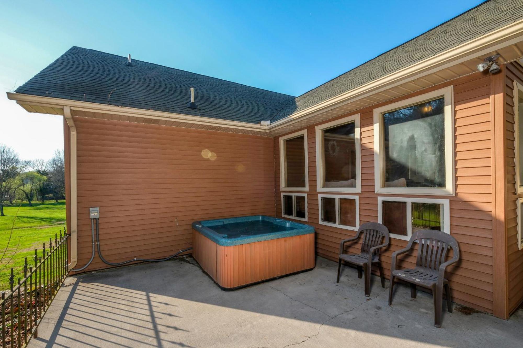 7br Sleeps 34 Outdoor Pool Fire Pit Secluded Free Attraction Tickets * Pigeon Forge