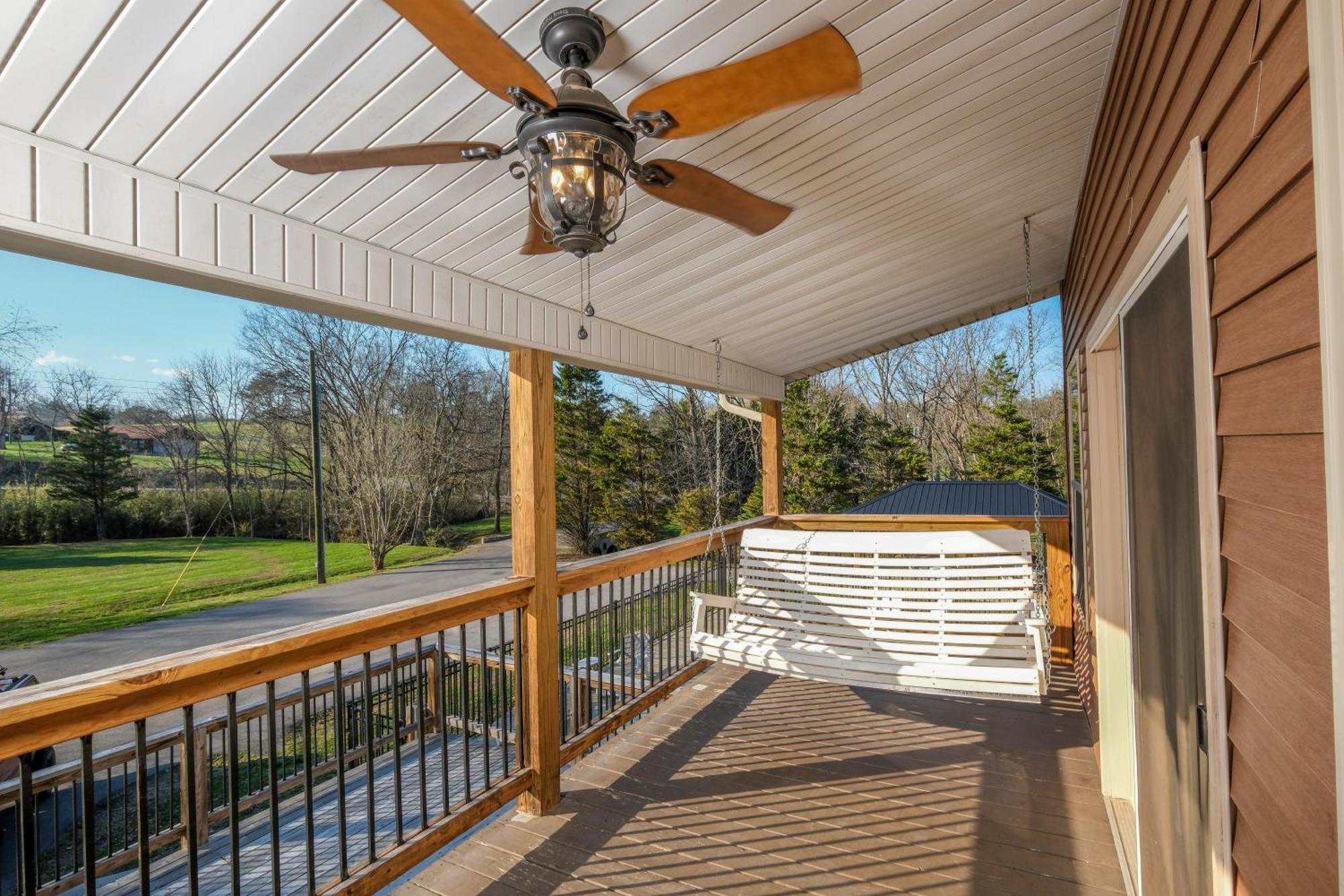 Holiday home 7br Sleeps 34 Outdoor Pool Fire Pit Secluded Free Attraction Tickets Pigeon Forge