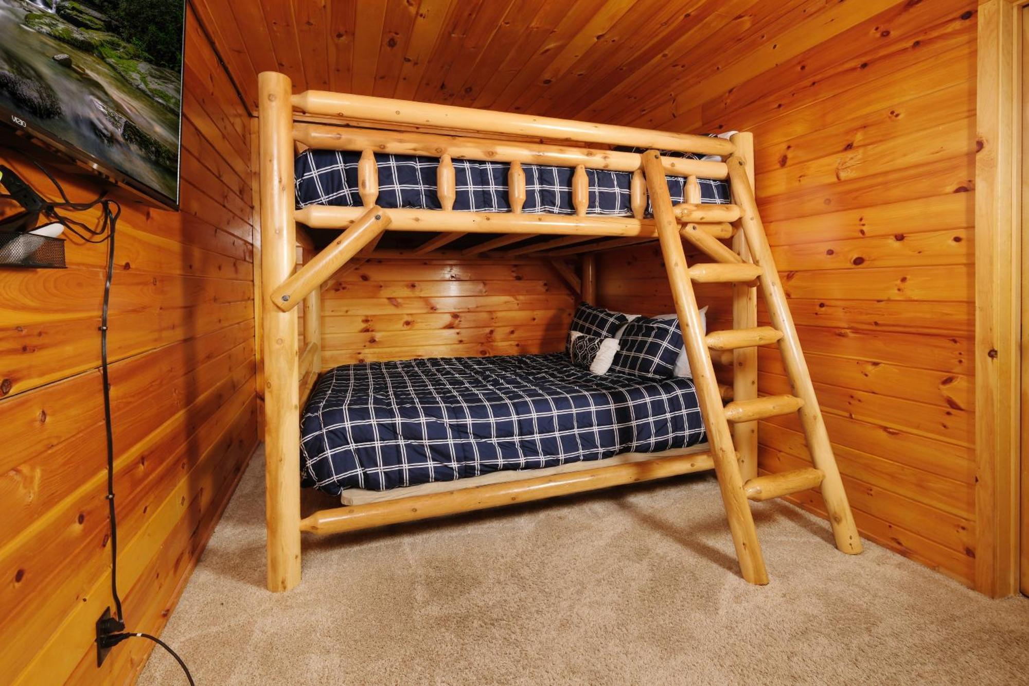 7br Sleeps 34 Outdoor Pool Fire Pit Secluded Free Attraction Tickets Holiday home Pigeon Forge