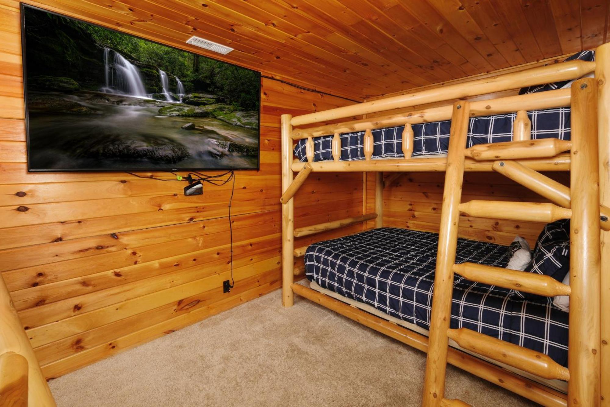 7br Sleeps 34 Outdoor Pool Fire Pit Secluded Free Attraction Tickets Holiday home Pigeon Forge