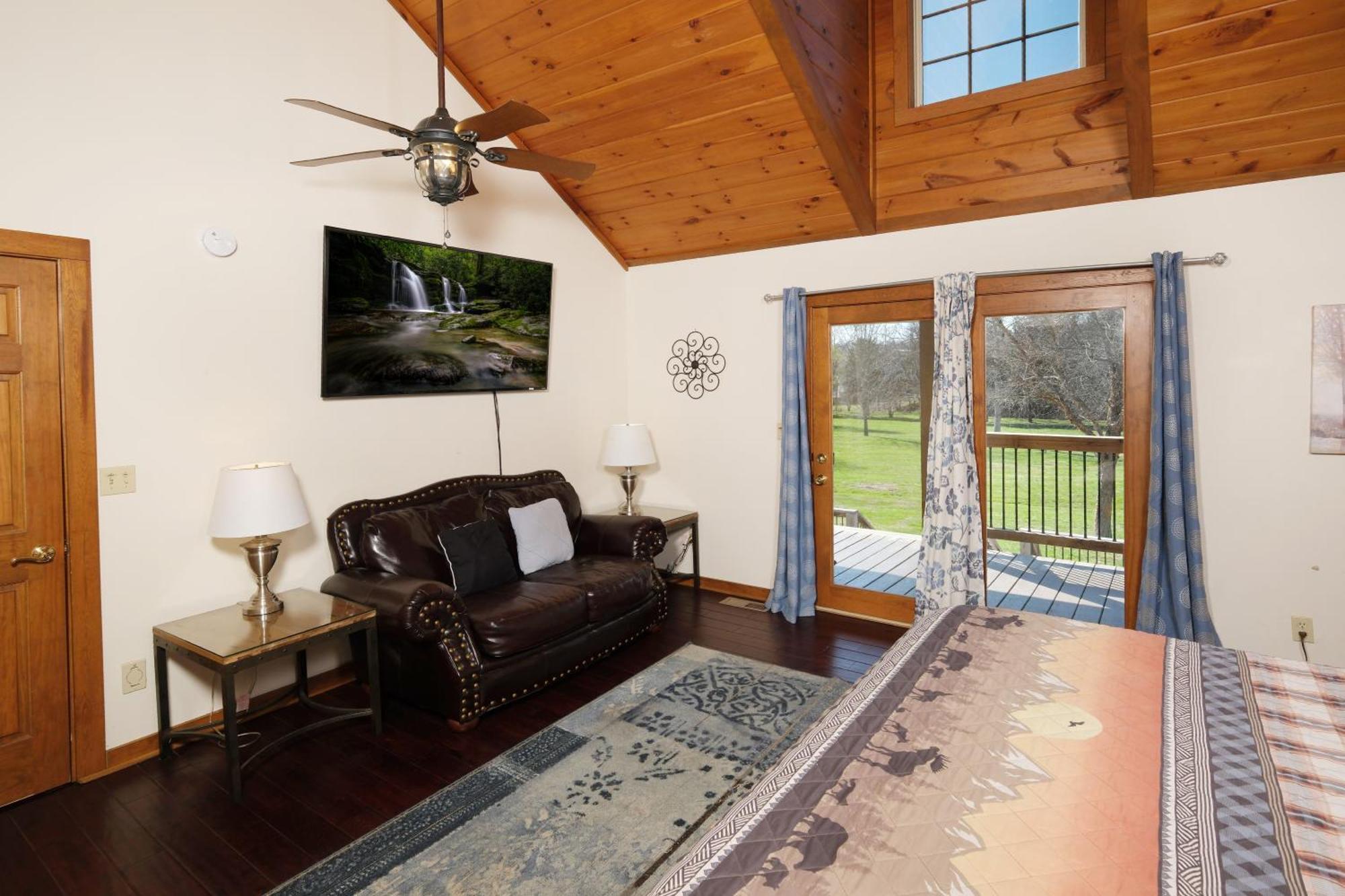 7br Sleeps 34 Outdoor Pool Fire Pit Secluded Free Attraction Tickets Pigeon Forge
