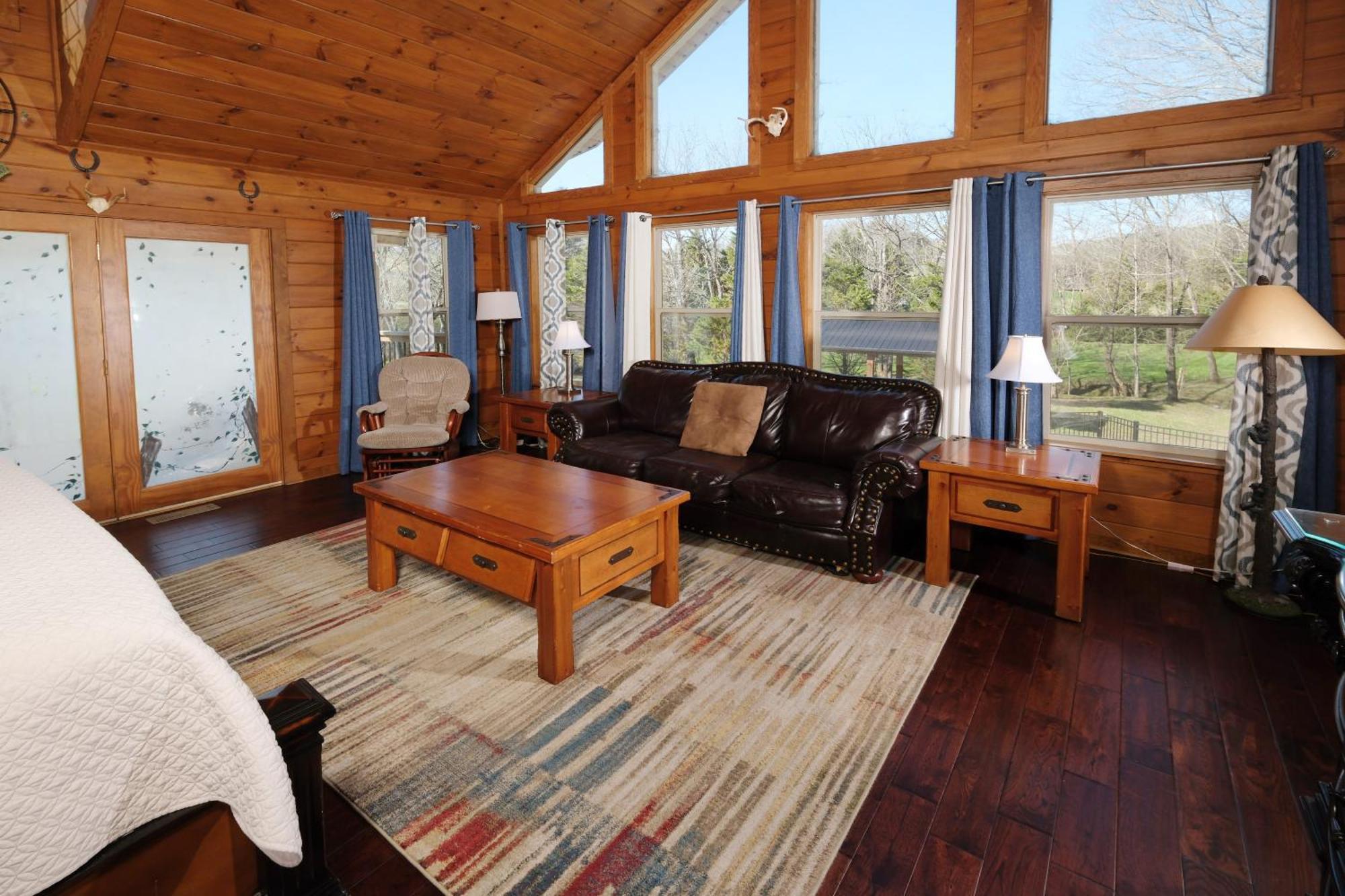 Holiday home 7br Sleeps 34 Outdoor Pool Fire Pit Secluded Free Attraction Tickets *