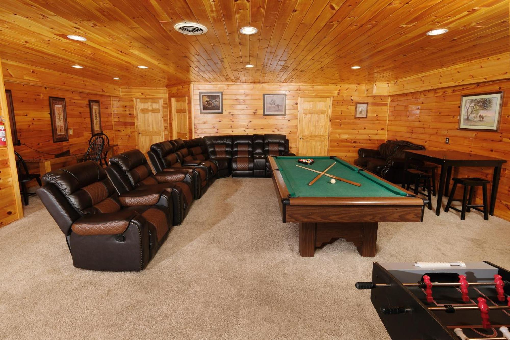 7br Sleeps 34 Outdoor Pool Fire Pit Secluded Free Attraction Tickets Pigeon Forge