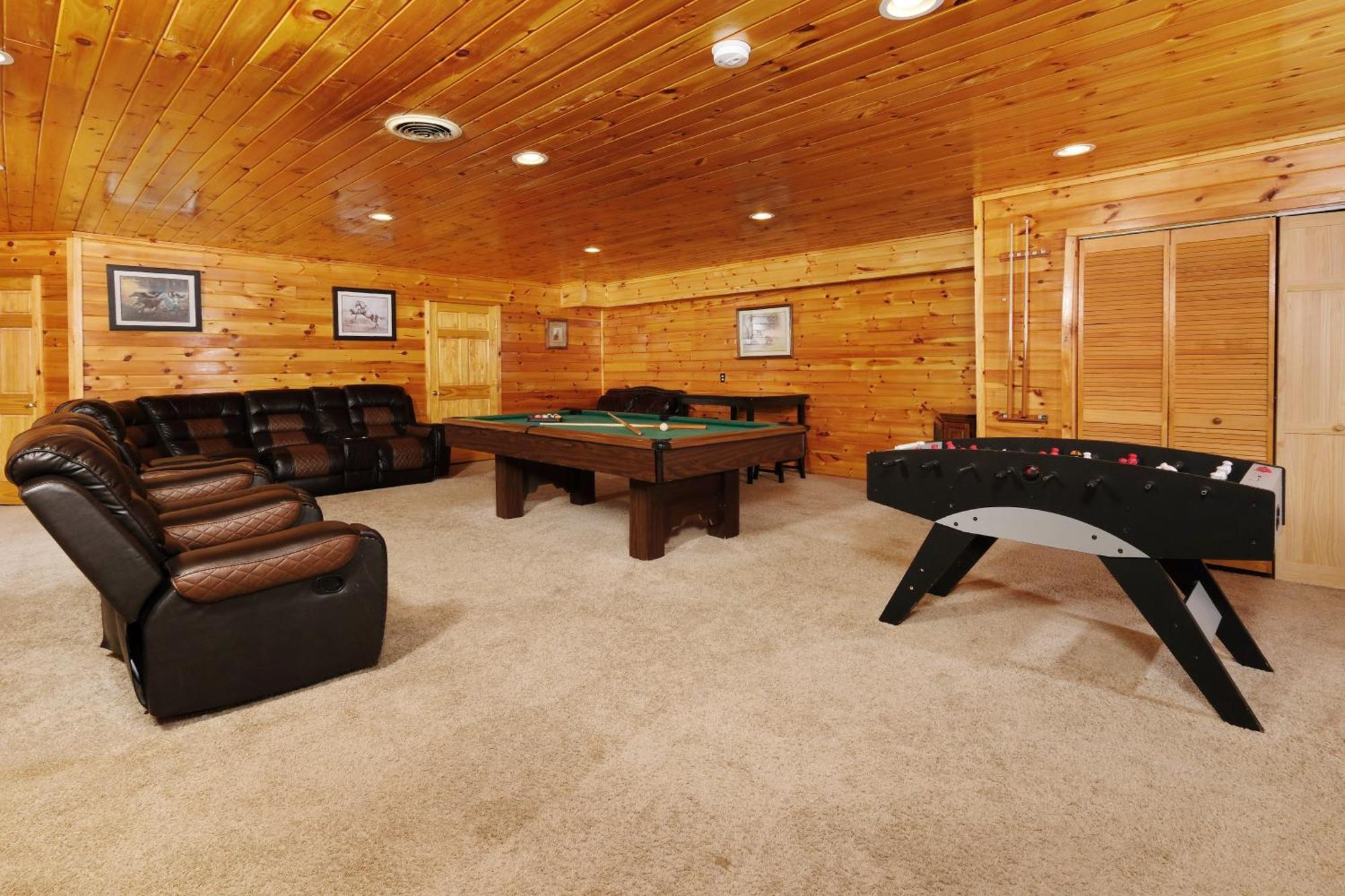 Holiday home 7br Sleeps 34 Outdoor Pool Fire Pit Secluded Free Attraction Tickets *