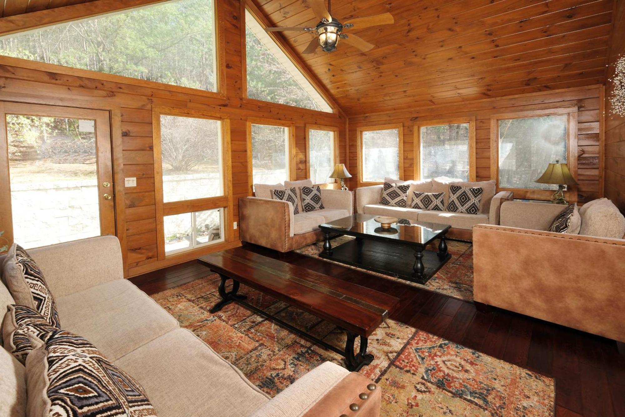 7br Sleeps 34 Outdoor Pool Fire Pit Secluded Free Attraction Tickets * Pigeon Forge