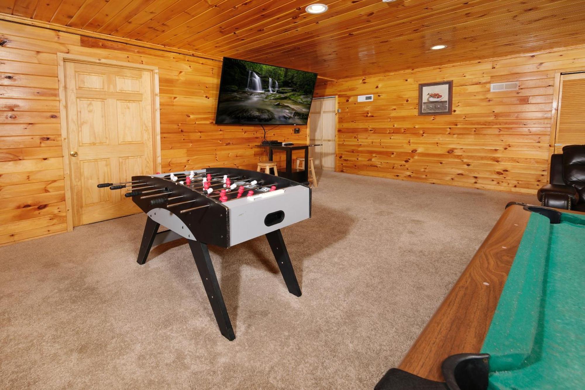 Holiday home 7br Sleeps 34 Outdoor Pool Fire Pit Secluded Free Attraction Tickets *
