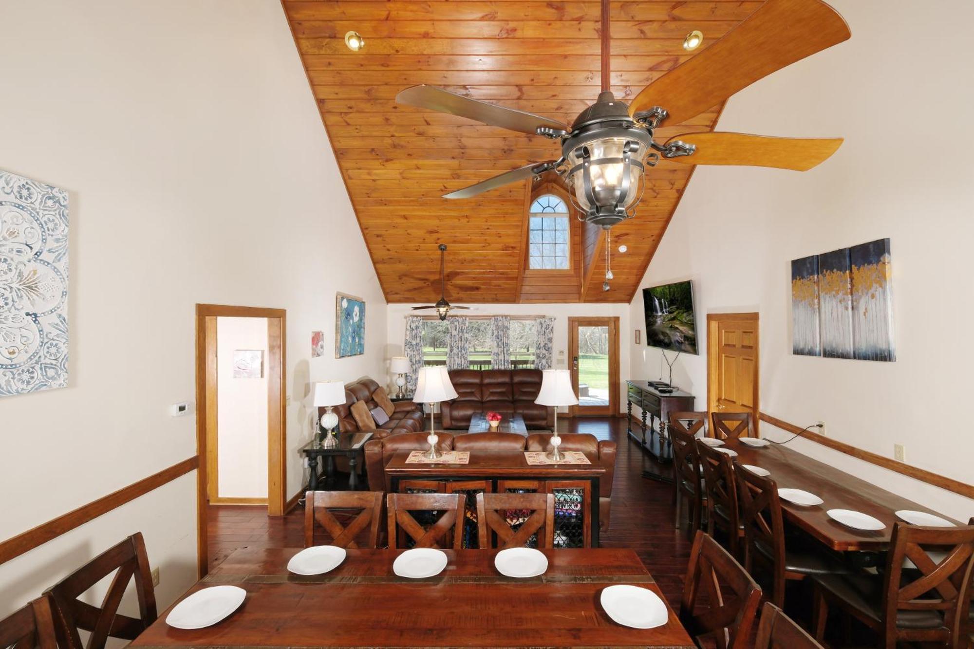 7br Sleeps 34 Outdoor Pool Fire Pit Secluded Free Attraction Tickets