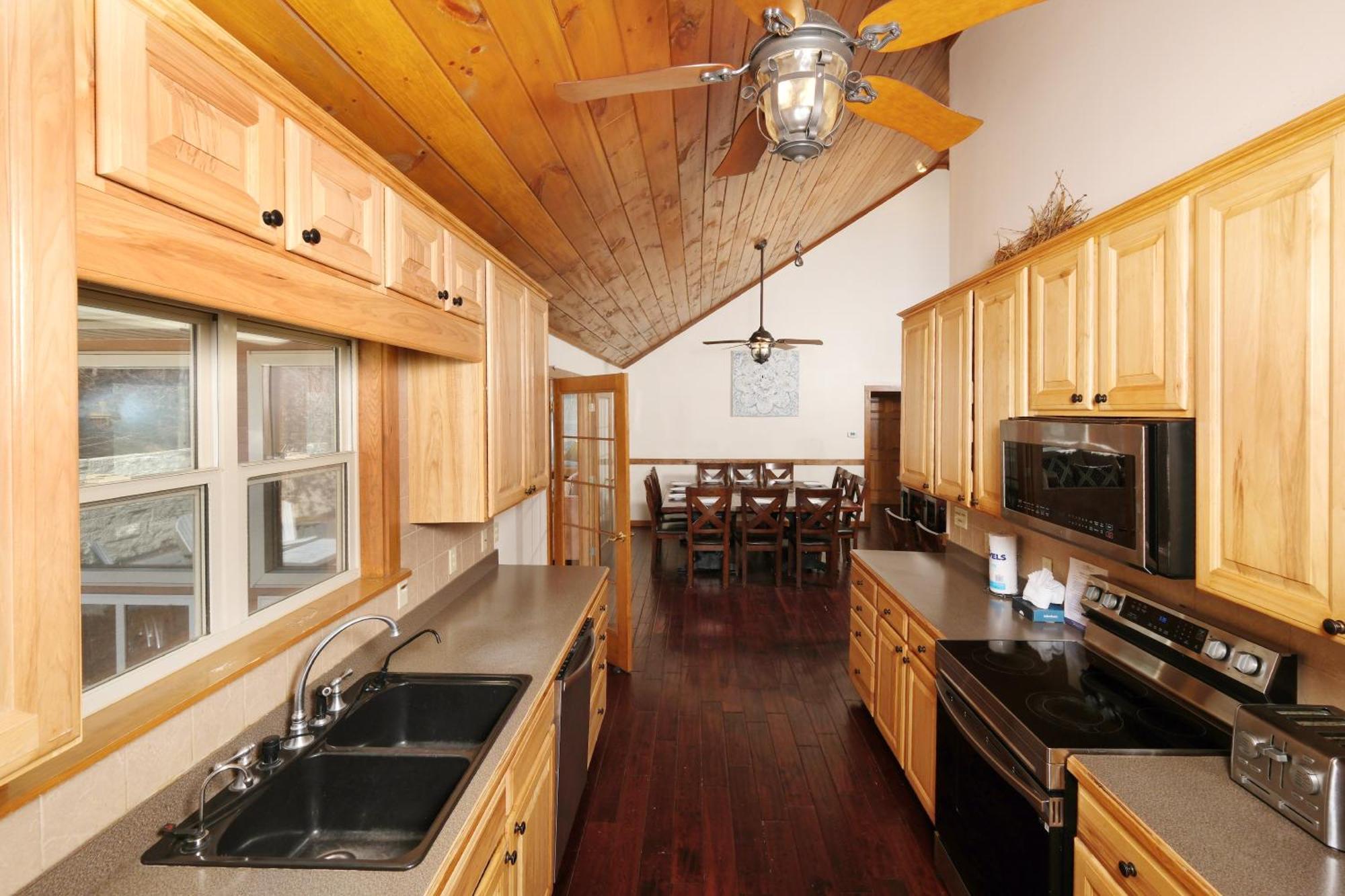 Holiday home 7br Sleeps 34 Outdoor Pool Fire Pit Secluded Free Attraction Tickets