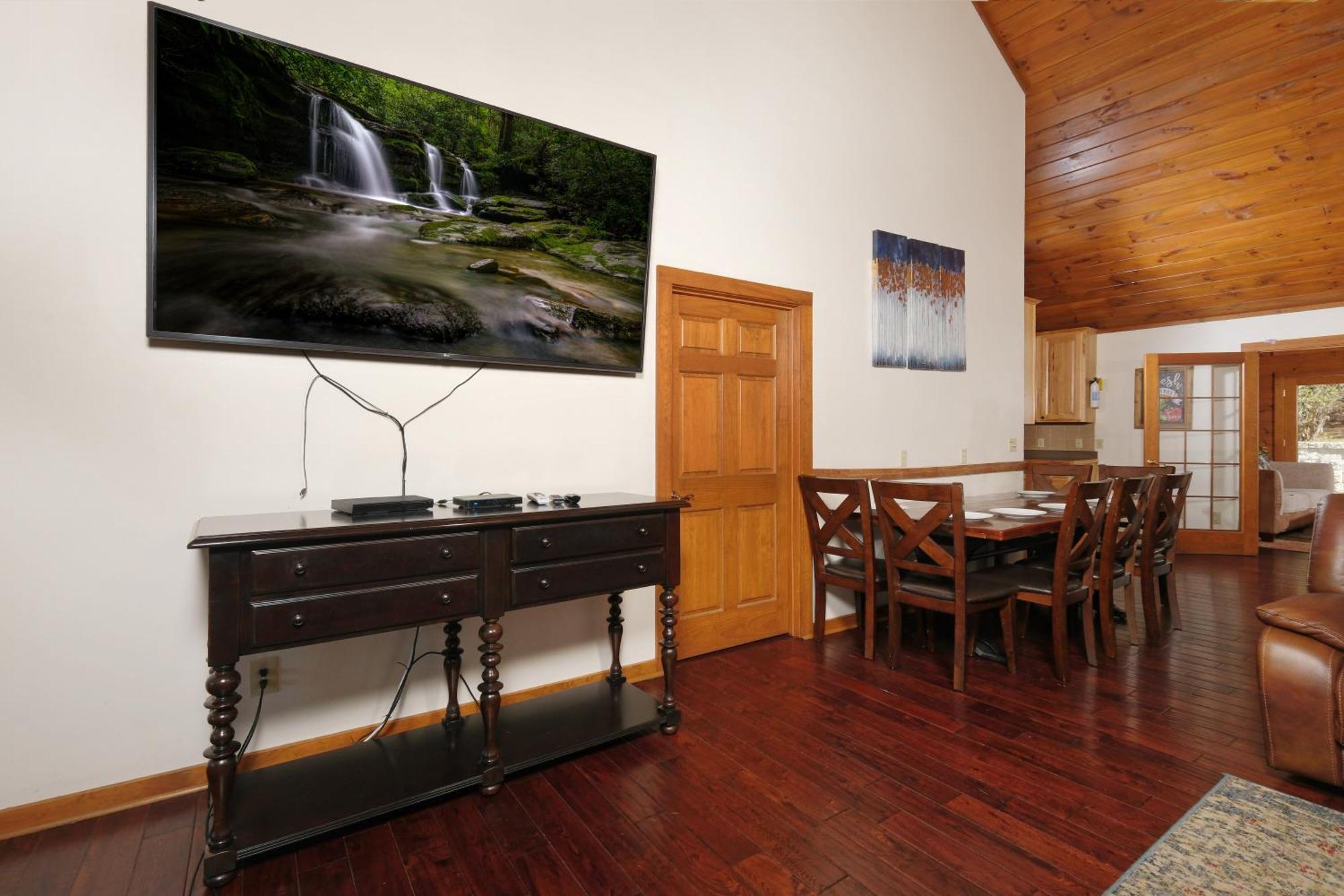 7br Sleeps 34 Outdoor Pool Fire Pit Secluded Free Attraction Tickets Pigeon Forge