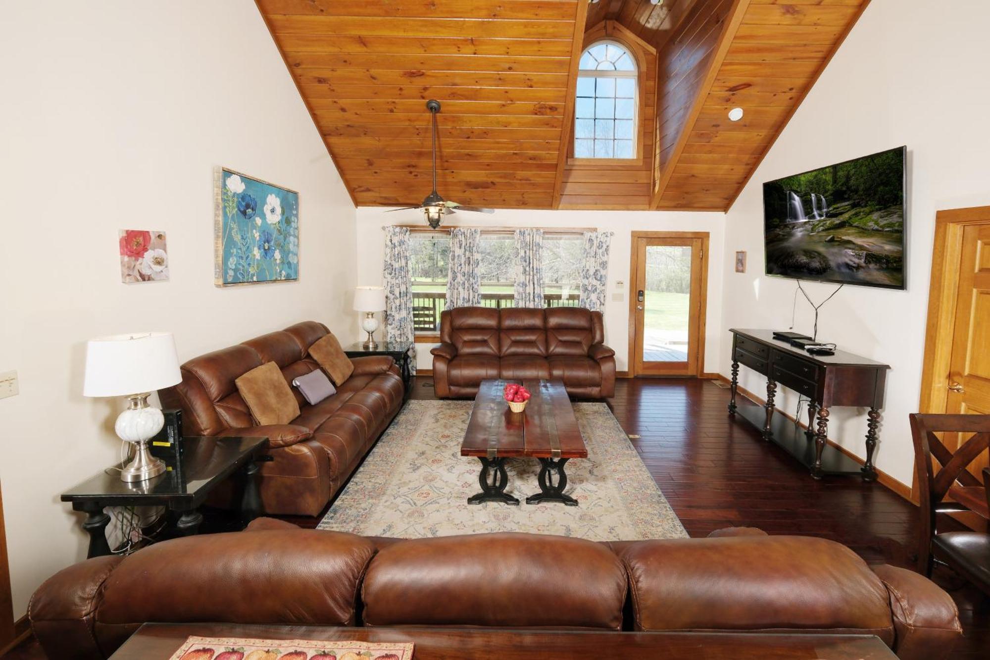 7br Sleeps 34 Outdoor Pool Fire Pit Secluded Free Attraction Tickets Holiday home