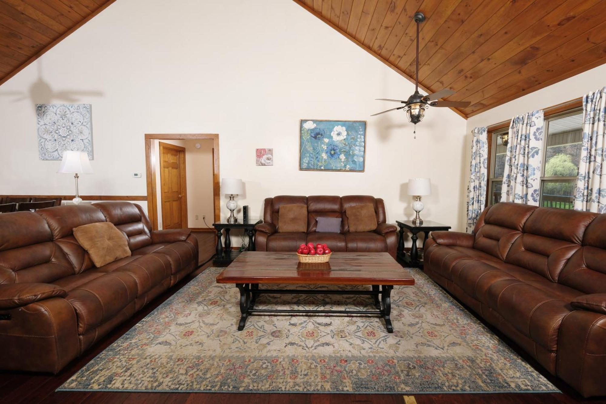 7br Sleeps 34 Outdoor Pool Fire Pit Secluded Free Attraction Tickets Holiday home *