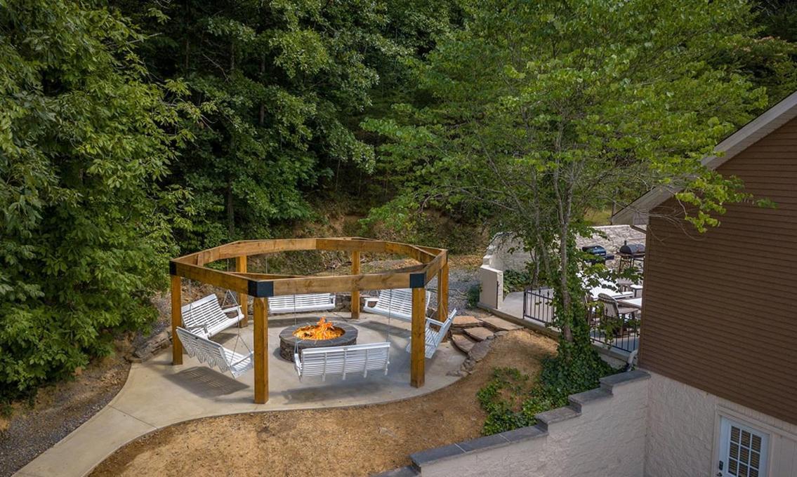 Holiday home 7br Sleeps 34 Outdoor Pool Fire Pit Secluded Free Attraction Tickets *