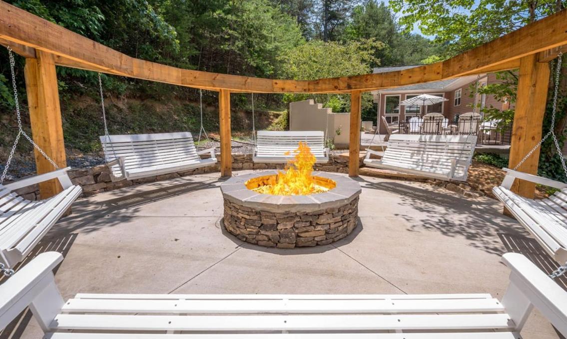 7br Sleeps 34 Outdoor Pool Fire Pit Secluded Free Attraction Tickets *