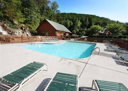 Romantic And Spacious 1br Gameroom Hot Tub Free Attraction Tickets Holiday home *
