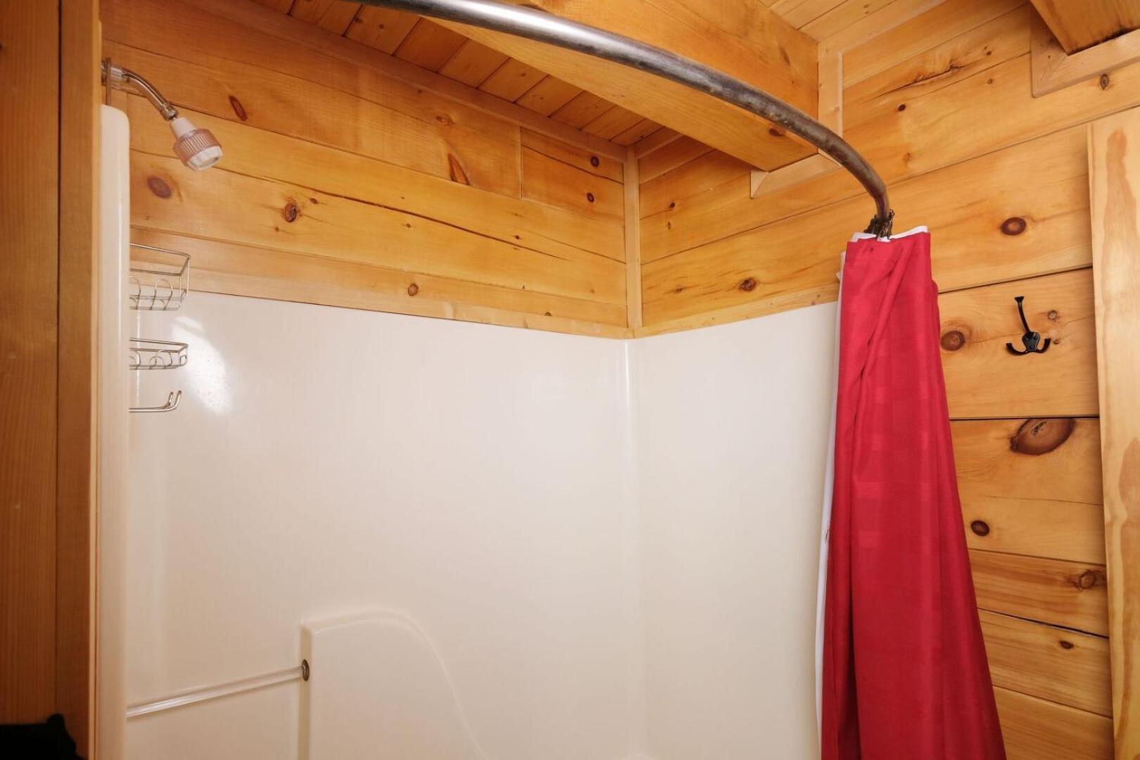Romantic And Spacious 1br Gameroom Hot Tub Free Attraction Tickets Holiday home