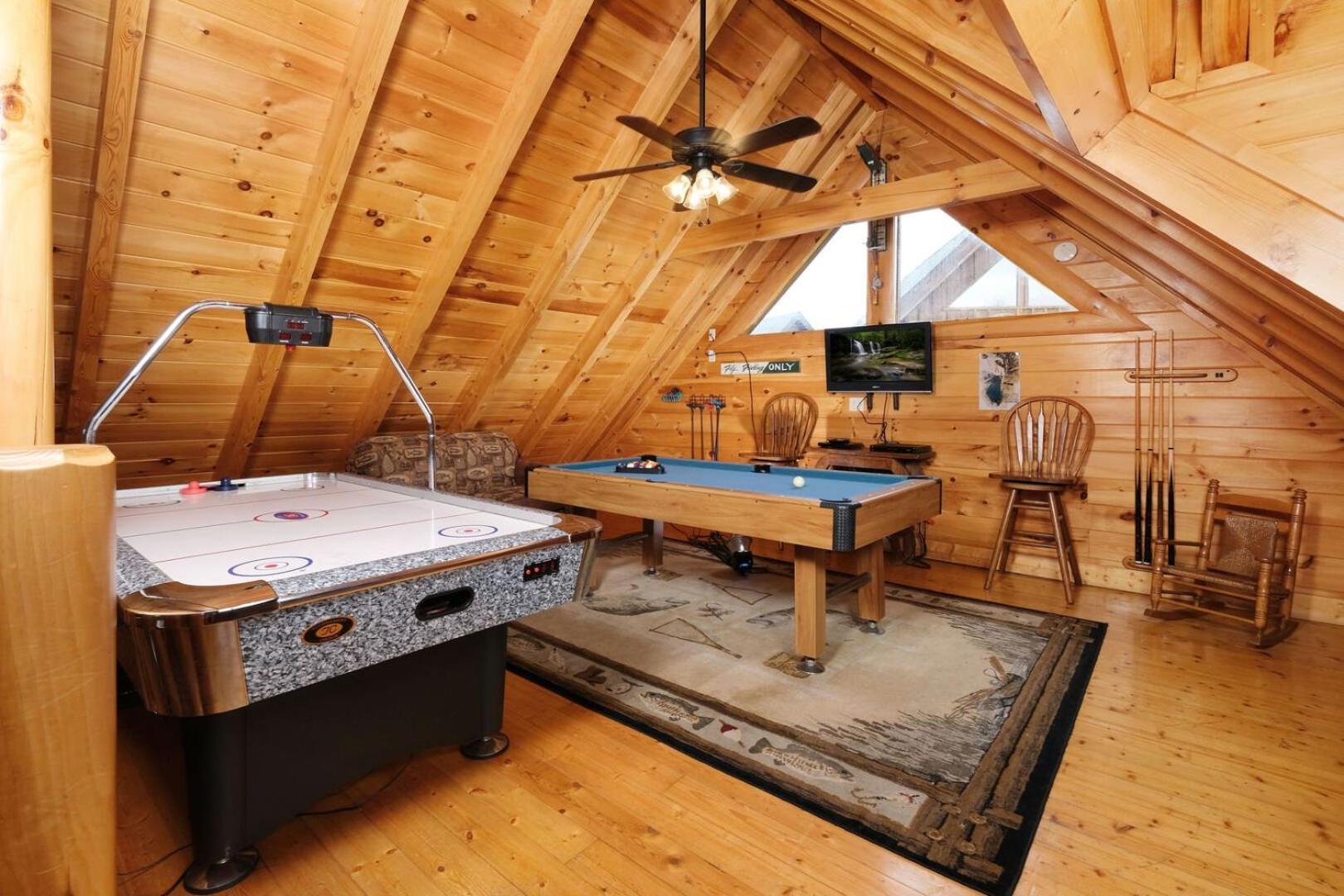 Romantic And Spacious 1br Gameroom Hot Tub Free Attraction Tickets Pigeon Forge