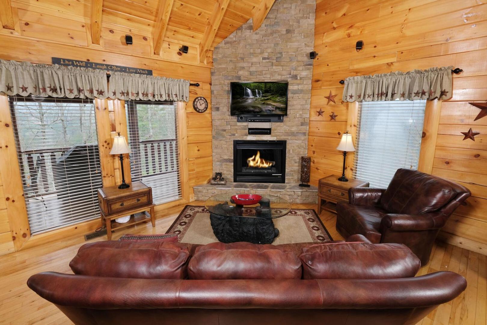 Romantic And Spacious 1br Gameroom Hot Tub Free Attraction Tickets Holiday home