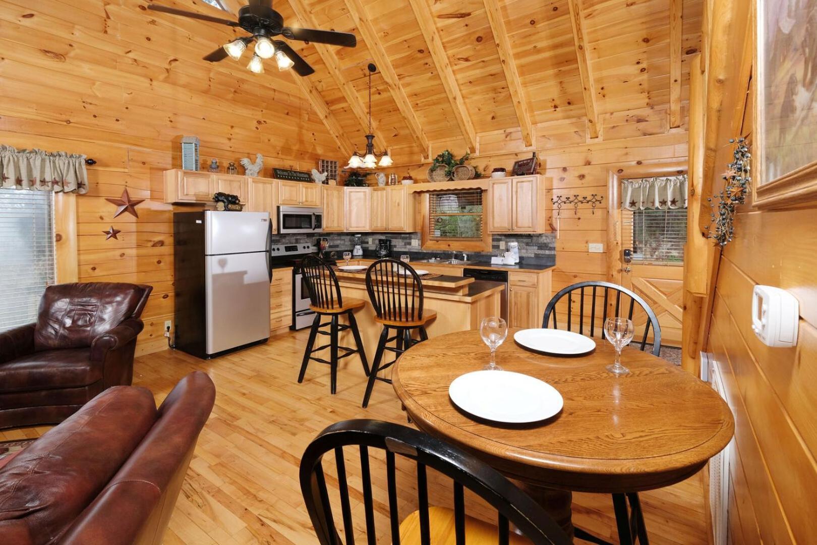 Romantic And Spacious 1br Gameroom Hot Tub Free Attraction Tickets *
