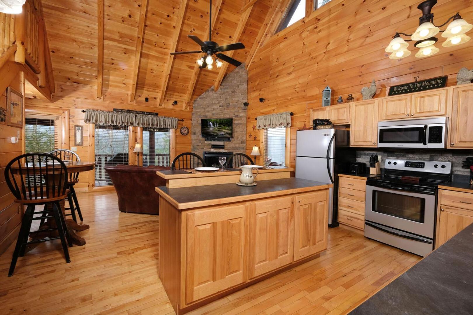 Romantic And Spacious 1br Gameroom Hot Tub Free Attraction Tickets Pigeon Forge