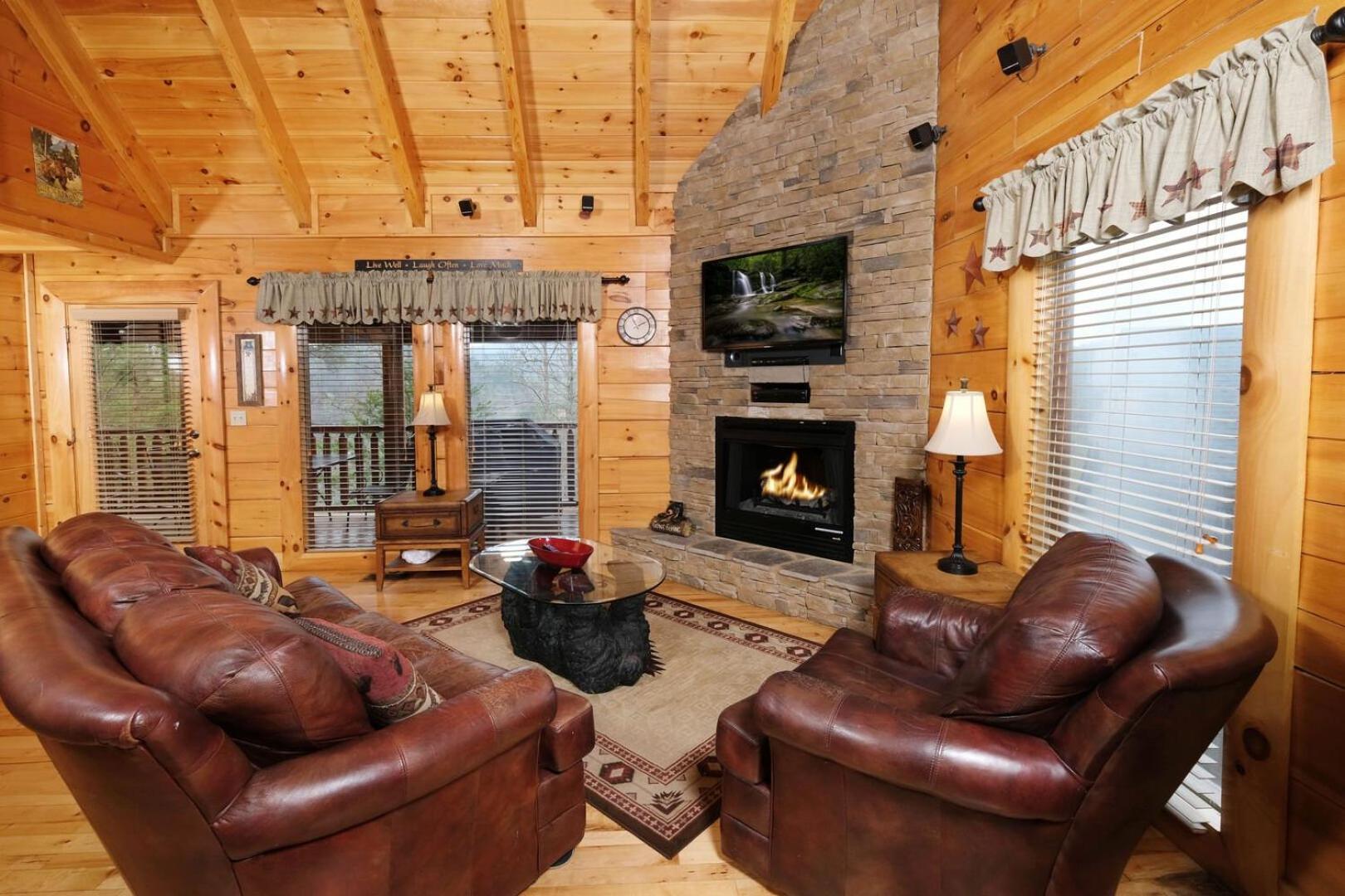 Romantic And Spacious 1br Gameroom Hot Tub Free Attraction Tickets * Pigeon Forge