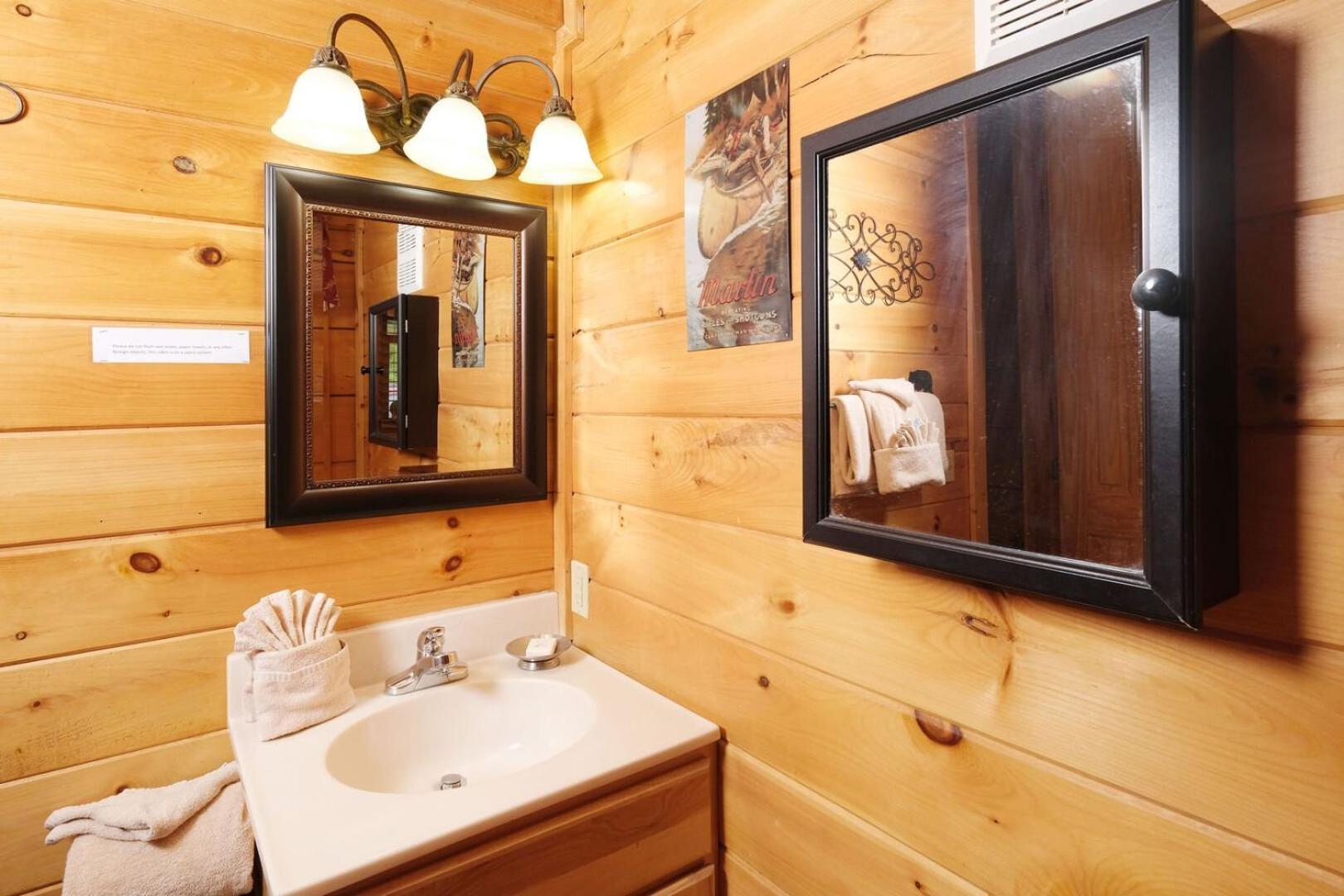 Romantic And Spacious 1br Gameroom Hot Tub Free Attraction Tickets