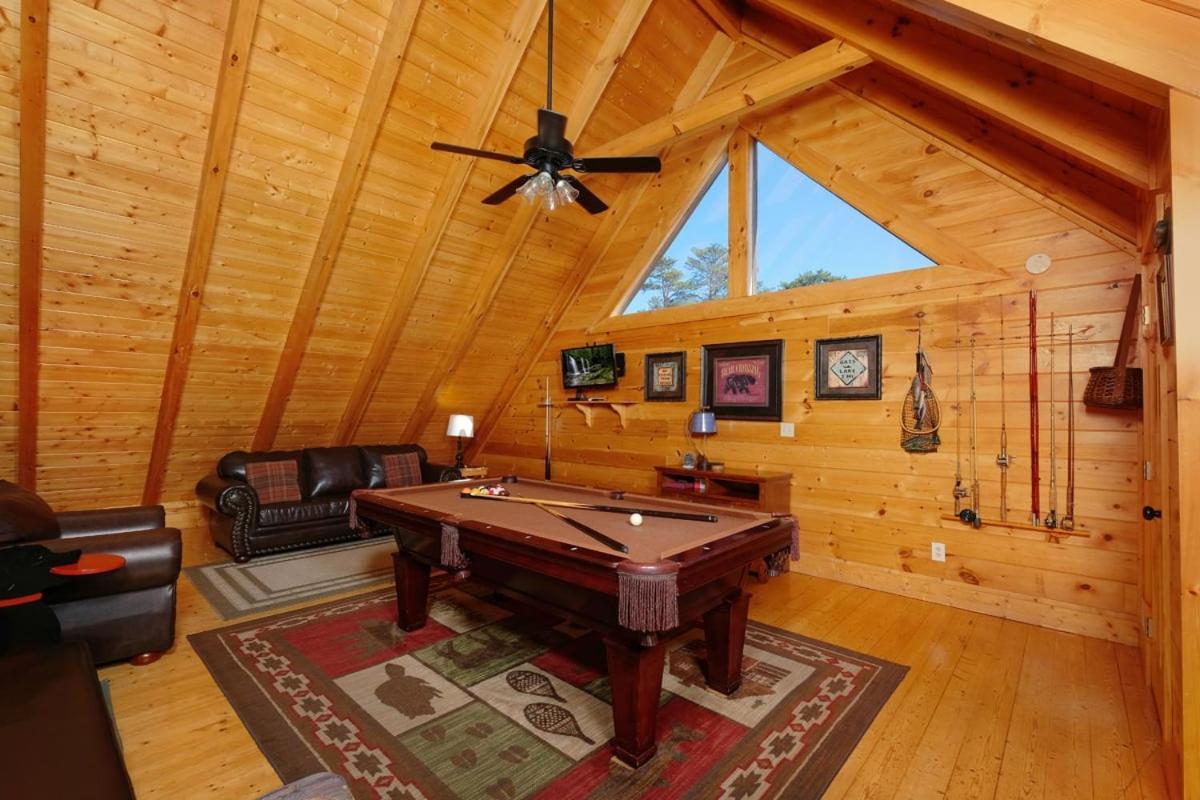 Modern 2br Hot Tub Pool Table Free Attraction Tickets * Pigeon Forge