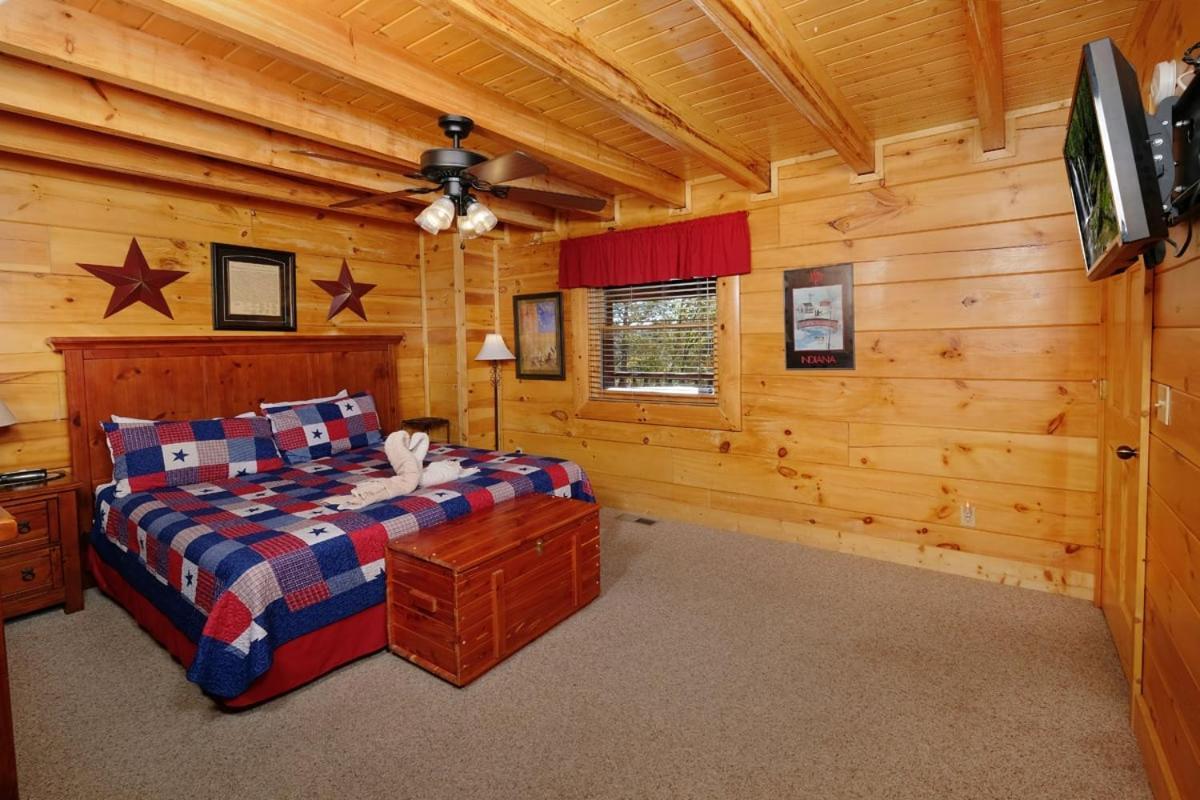 Modern 2br Hot Tub Pool Table Free Attraction Tickets Pigeon Forge