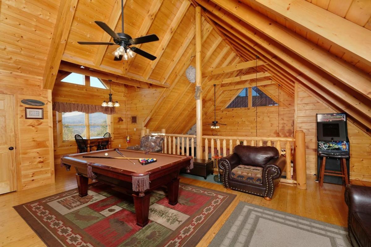 Modern 2br Hot Tub Pool Table Free Attraction Tickets Holiday home Pigeon Forge