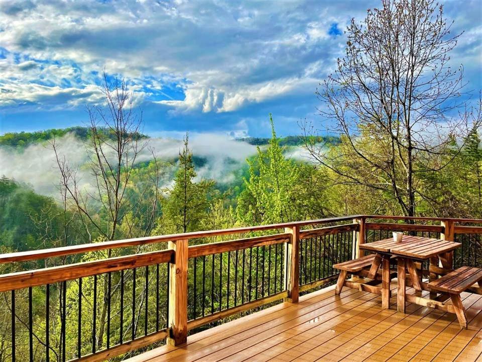 A Mountain Haven By Colonial Holiday home Pigeon Forge
