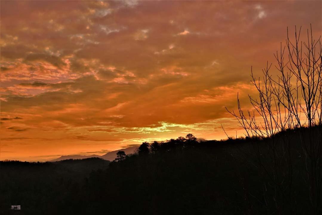 A Mountain Haven By Colonial * Pigeon Forge