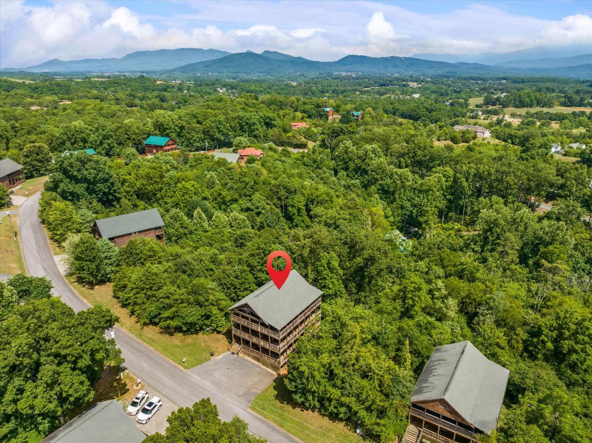 Spacious 6br Views Gameroom Theater Hot Tub Free Attraction Tickets Pigeon Forge