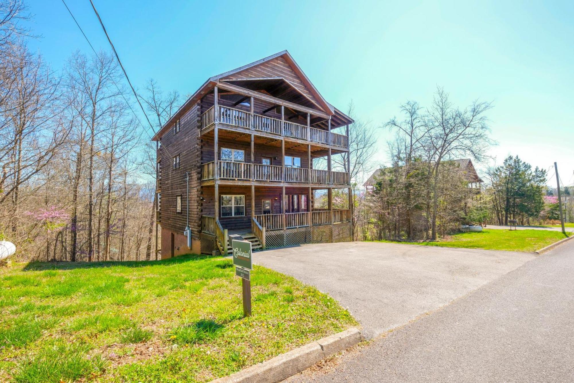 Holiday home Spacious 6br Views Gameroom Theater Hot Tub Free Attraction Tickets Pigeon Forge