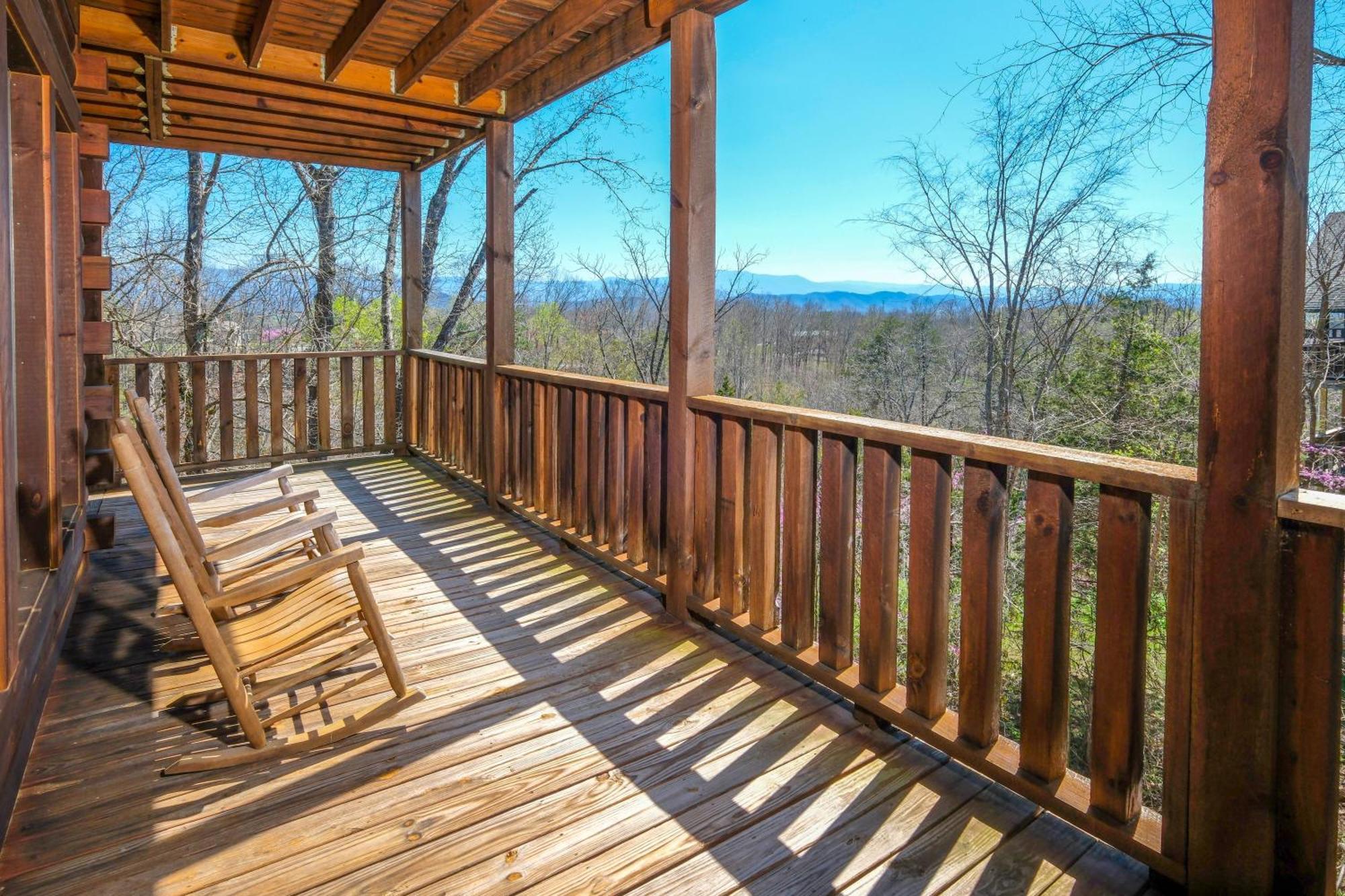 Spacious 6br Views Gameroom Theater Hot Tub Free Attraction Tickets Holiday home Pigeon Forge