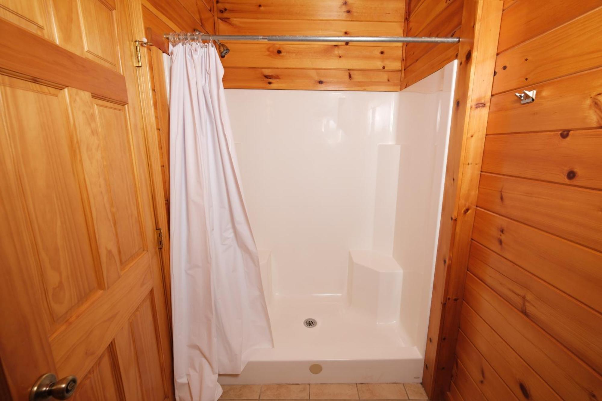 Spacious 6br Views Gameroom Theater Hot Tub Free Attraction Tickets *