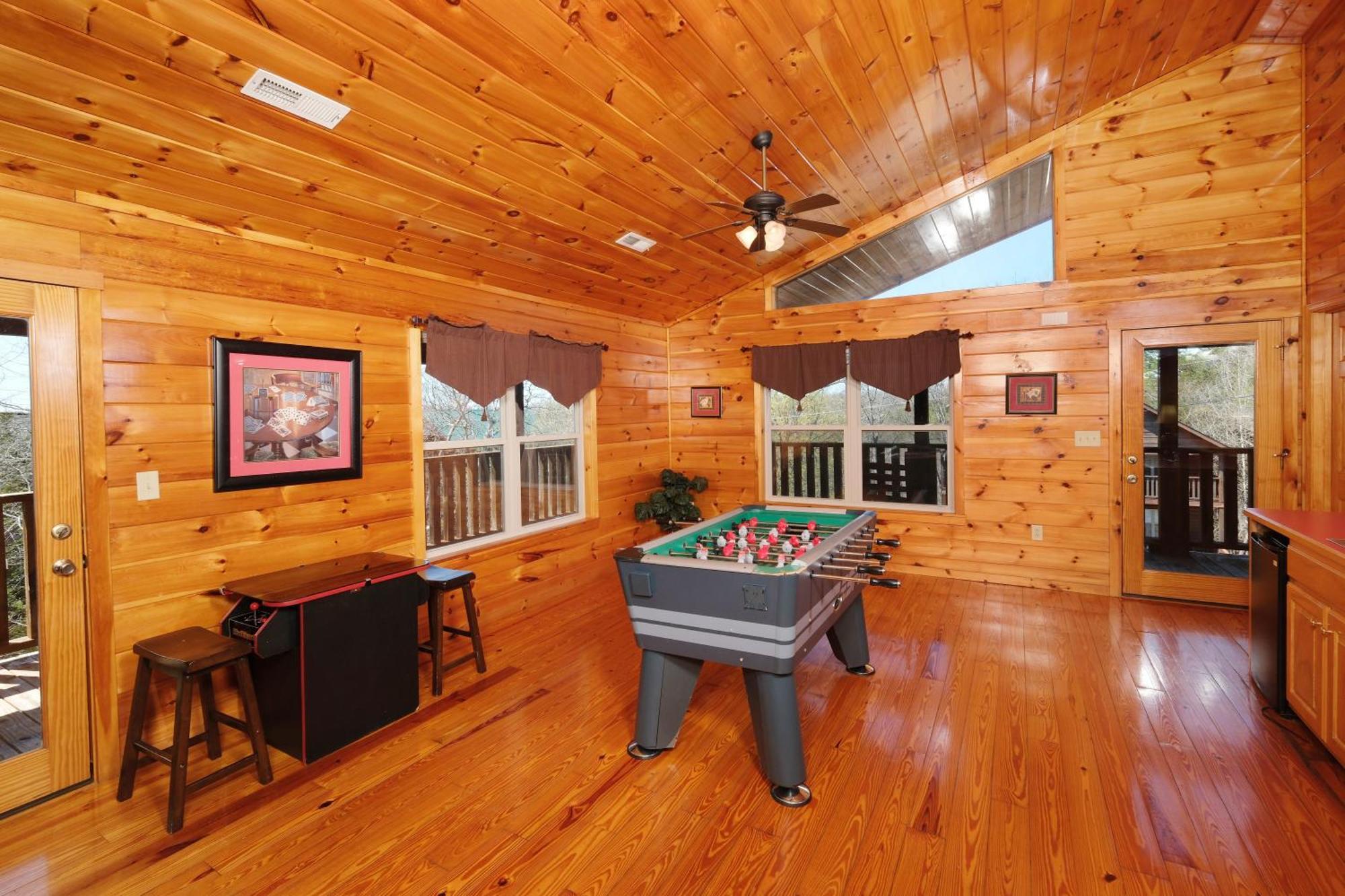 Spacious 6br Views Gameroom Theater Hot Tub Free Attraction Tickets * Pigeon Forge