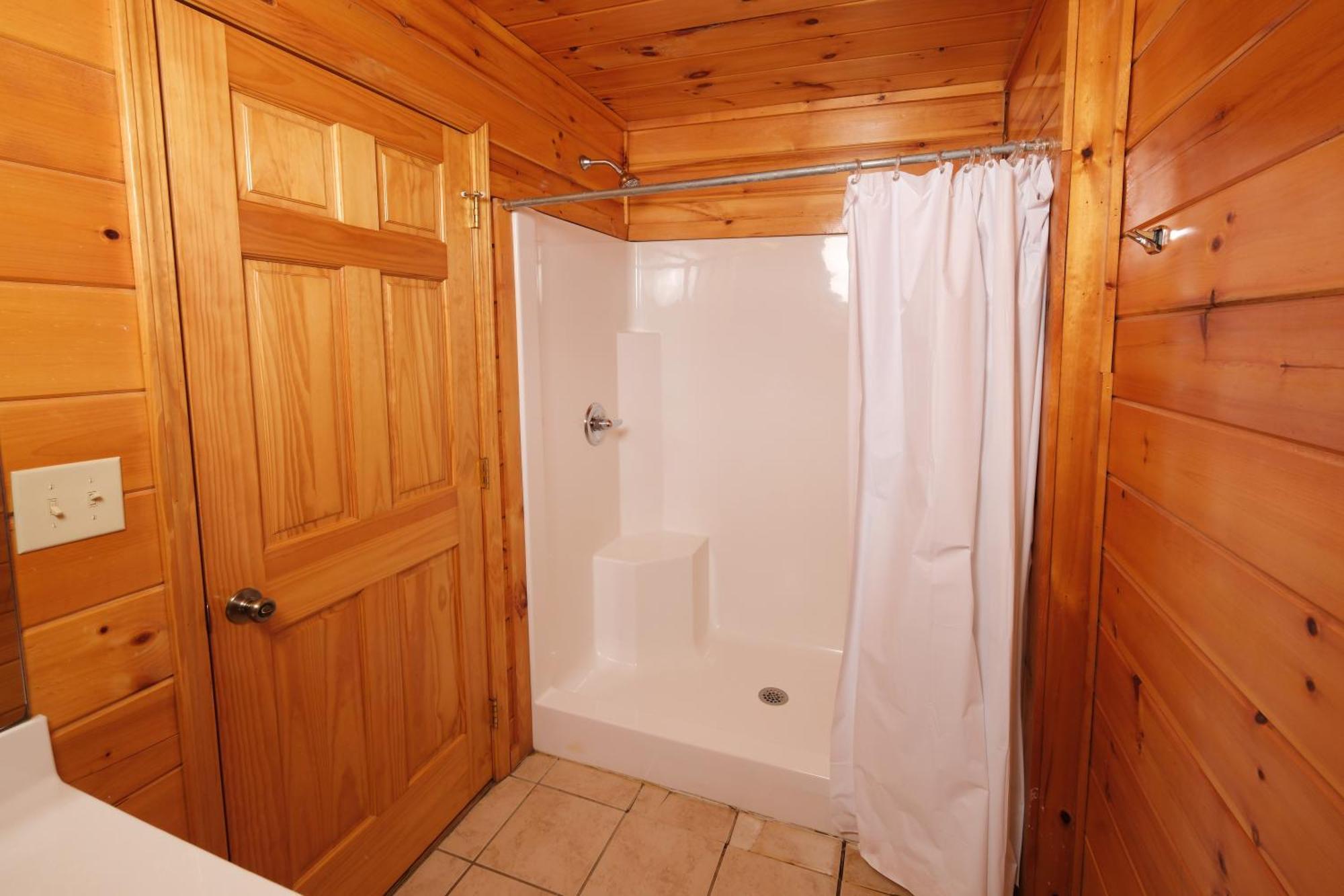 Spacious 6br Views Gameroom Theater Hot Tub Free Attraction Tickets Holiday home